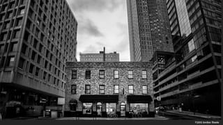 Vastu Tips: పక్క ఇల్లు మన ఇంటికంటే ఎత్తుగా ఉంటే ధన నష్టమా…? పరిష్కారం మీ చేతిలోనే..