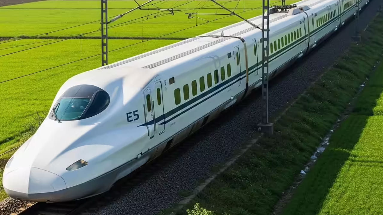 Indian Railways: దేశంలో తొలి బుల్లెట్ ట్రైన్ ప్రారంభం అప్పుడే.. డేట్ ఫిక్స్ చేసిన రైల్వేశాఖ.. రూట్ కూడా కన్ఫార్మ్