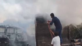 కొంపముంచిన దోమల పొగ.. కారులో కాలిబూడిదైన యువకుడు.. !