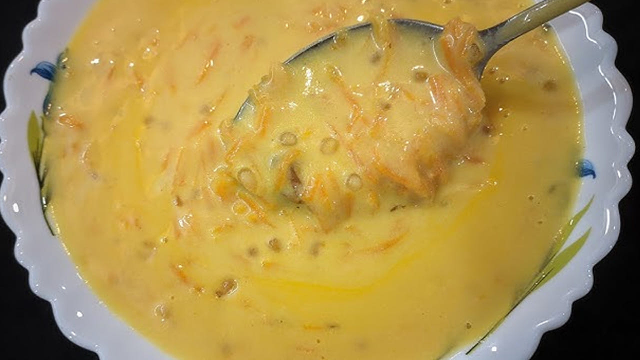 వేయించడం: గ్యాస్ స్టవ్ వెలిగించి పెనం పెట్టి కొద్దిగా నెయ్యి వేసి, 10 జీడిపప్పులు , 6 బాదం పప్పులు, కిస్ మిస్ లు కూడా వేసి రంగు మారే వరకు బాగా వేయించి పక్కన గిన్నెలో పెట్టుకోవాలి.