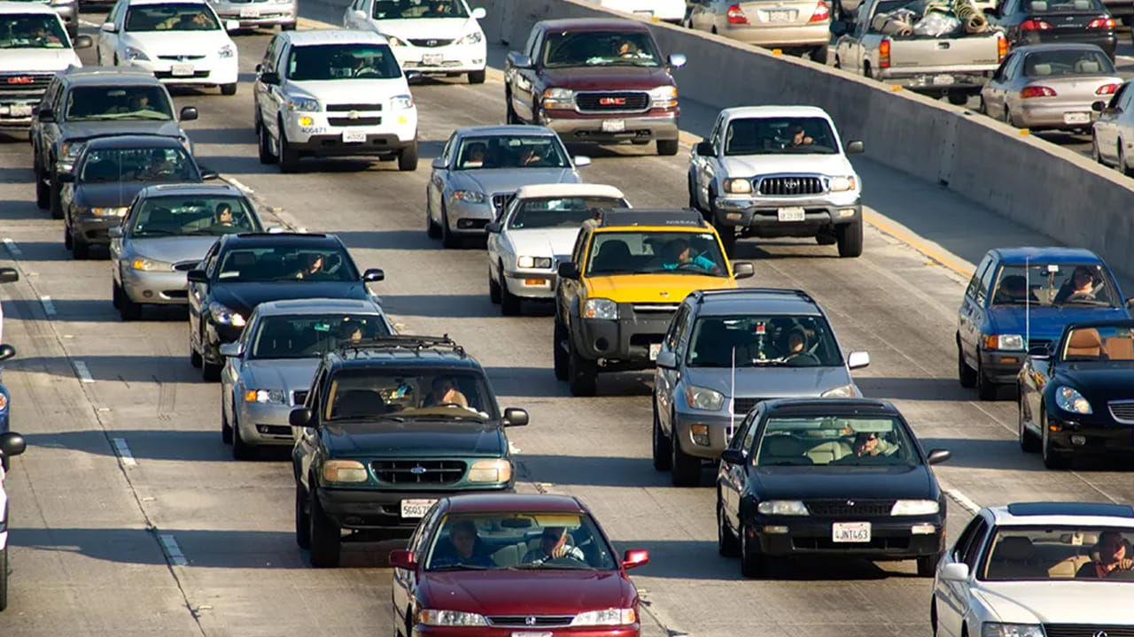 వాహనదారులకు బిగ్‌ అలర్ట్‌.. ఏప్రిల్‌ 1 నుంచి పెరగనున్న ధర!