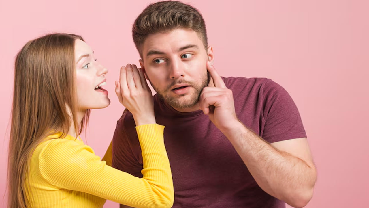 Chanakya Niti: పొరపాటున కూడా ఈ 8 విషయాలు ఎవ్వరికీ చెప్పకండి.. అది మీ గౌరవానికే భంగం, మీ ఆనందం ఆవిరై పోతుంది!