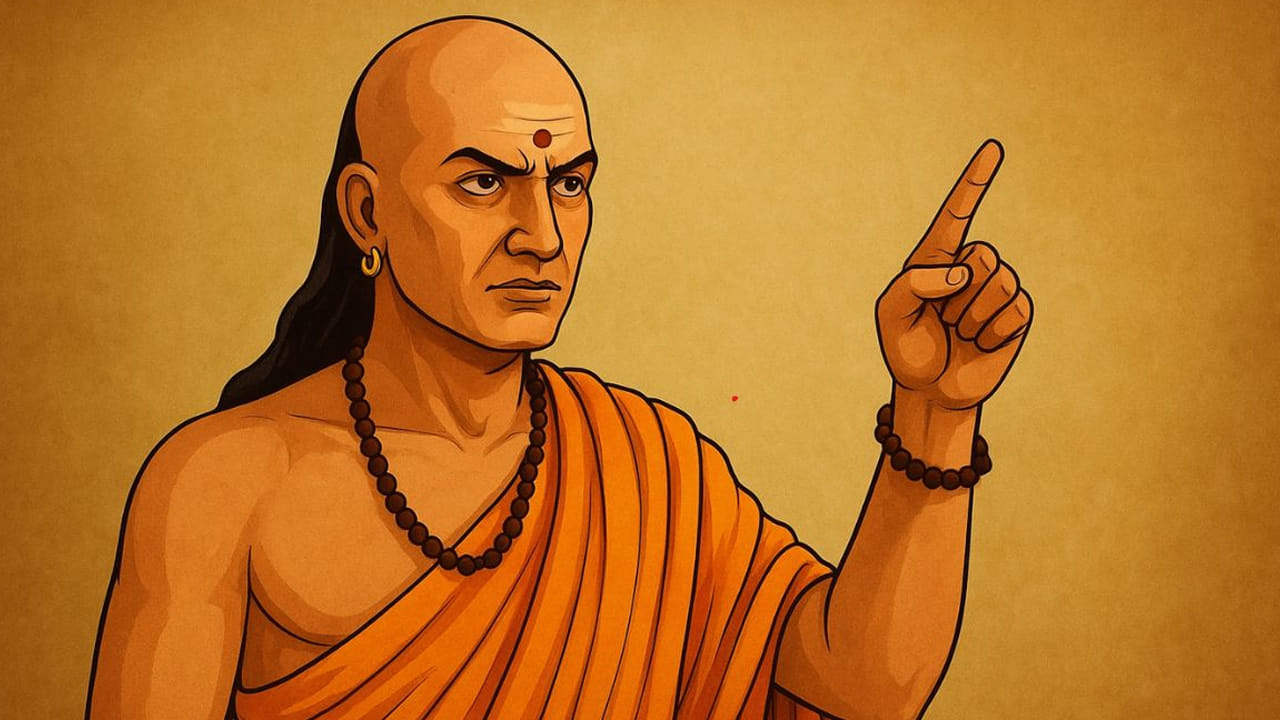 కృతజ్ఞత లేని వారికి అస్సలు సాయం చేయకండి : చేసిన సాయానికి విలువ ఇవ్వని మనుషుల గురించి ఆలోచించడం వేస్ట్. అలాంటి వారికీ కృతజ్ఞత  అస్సలు ఉండదు. వాళ్ళు చాలా స్వార్థంగా ఉంటారు వాళ్ళ  అవసరంలో మీరు ఉపయోగపడకపోతే  మిమ్మల్ని వదిలేస్తారు. 