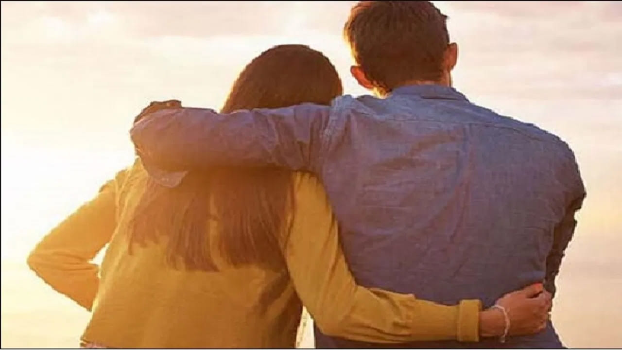 అహంకారం తీసుకురాకూడదు.. బంధంలో అహంకారం కలిగితే అది త్వరలోనే ధ్వంసం అవుతుంది. భార్యాభర్తలు పరస్పర అహంకారాన్ని వదిలి సాదృశ్యంతో జీవించాలి.
