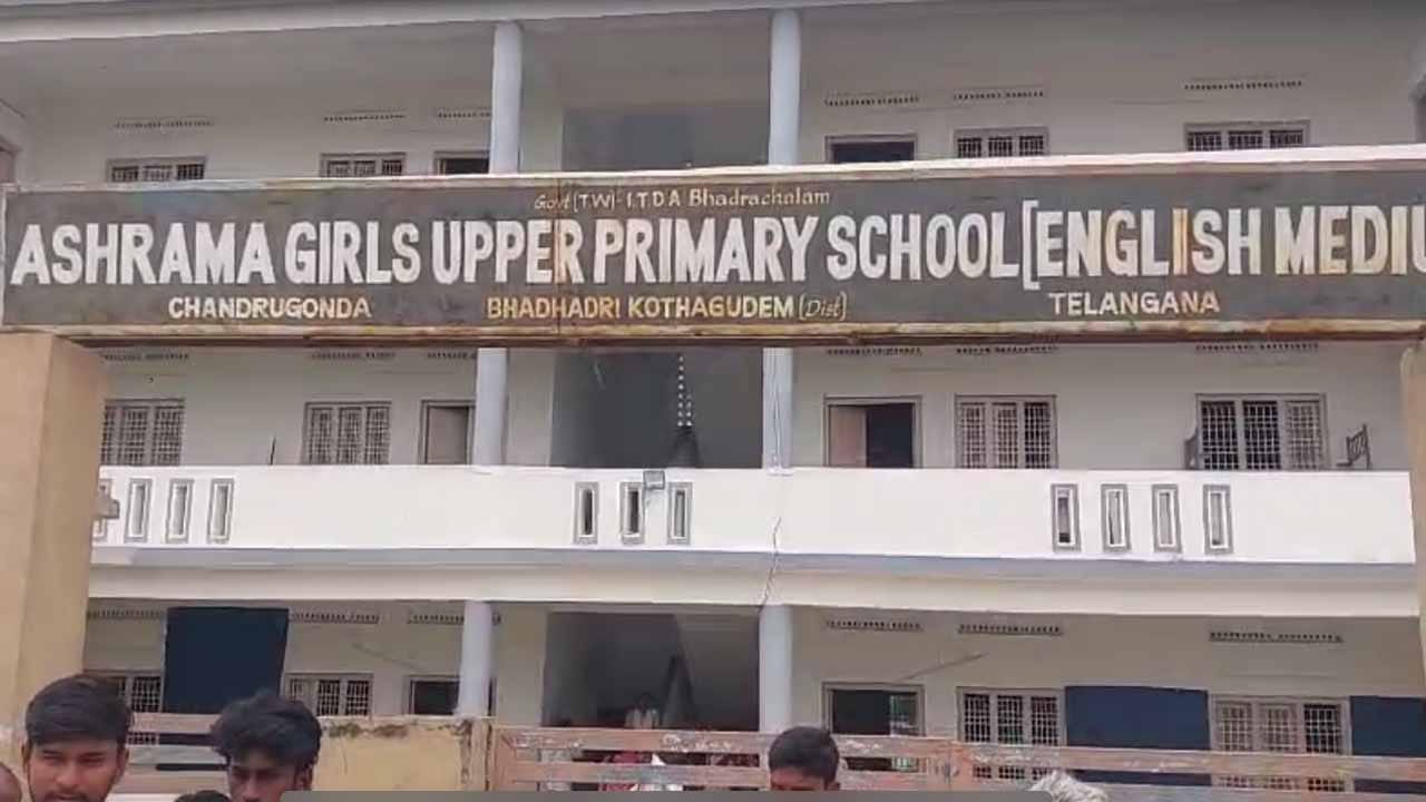 Telangana: అర్ధరాత్రి అమ్మాయిల ఆశ్రమ పాఠశాలలో దూరిన ఆగంతకుడు.. ఇంతలోనే..!