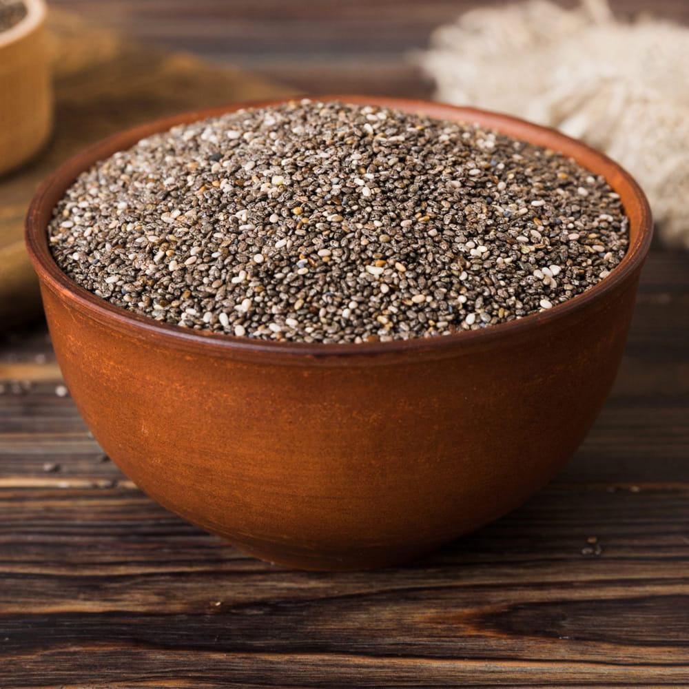 రక్తపోటు తగ్గడం: చియా సీడ్స్‌లో ఉన్న ఒమేగా-3 ఫ్యాటీ యాసిడ్స్ రక్తాన్ని పలుచగా చేస్తాయి. ఇప్పటికే బీపీ మందులు తీసుకుంటున్న వారికి, చియా సీడ్స్ తీసుకోవడం వల్ల బీపీ బాగా తగ్గిపోవడం (హైపోటెన్షన్), తల తిరగడం వంటివి జరగవచ్చు. కాబట్టి, బీపీ మందులు వాడేవారు వైద్యుని సలహా తప్పనిసరిగా తీసుకోవాలి.
