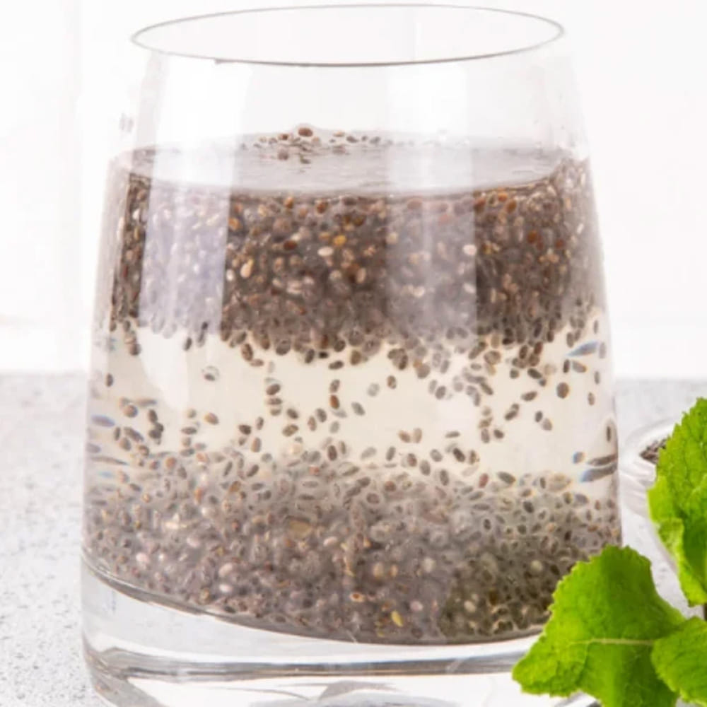 రక్తంలో చక్కెర స్థాయిలు తగ్గడం: డయాబెటిస్ ఉన్నవారికి చియా సీడ్స్ రక్తంలో చక్కెర స్థాయిలను తగ్గించగలవు. ఇన్సులిన్ లేదా ఇతర షుగర్ మందులు తీసుకునేవారు చియా సీడ్స్ తీసుకుంటే రక్తంలో చక్కెర స్థాయిలు అనూహ్యంగా తగ్గిపోయి హైపోగ్లైసీమియాకు దారితీయవచ్చు. వీరు కూడా వైద్యుని పర్యవేక్షణలో మాత్రమే తీసుకోవాలి.
