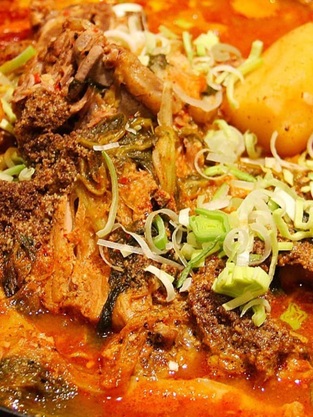 మట్టి కుండలో చికెన్ మిరియాల చారు.. దగ్గుతో బాధపడే వారికి ఇదే బెస్ట్ మెడిసిన్