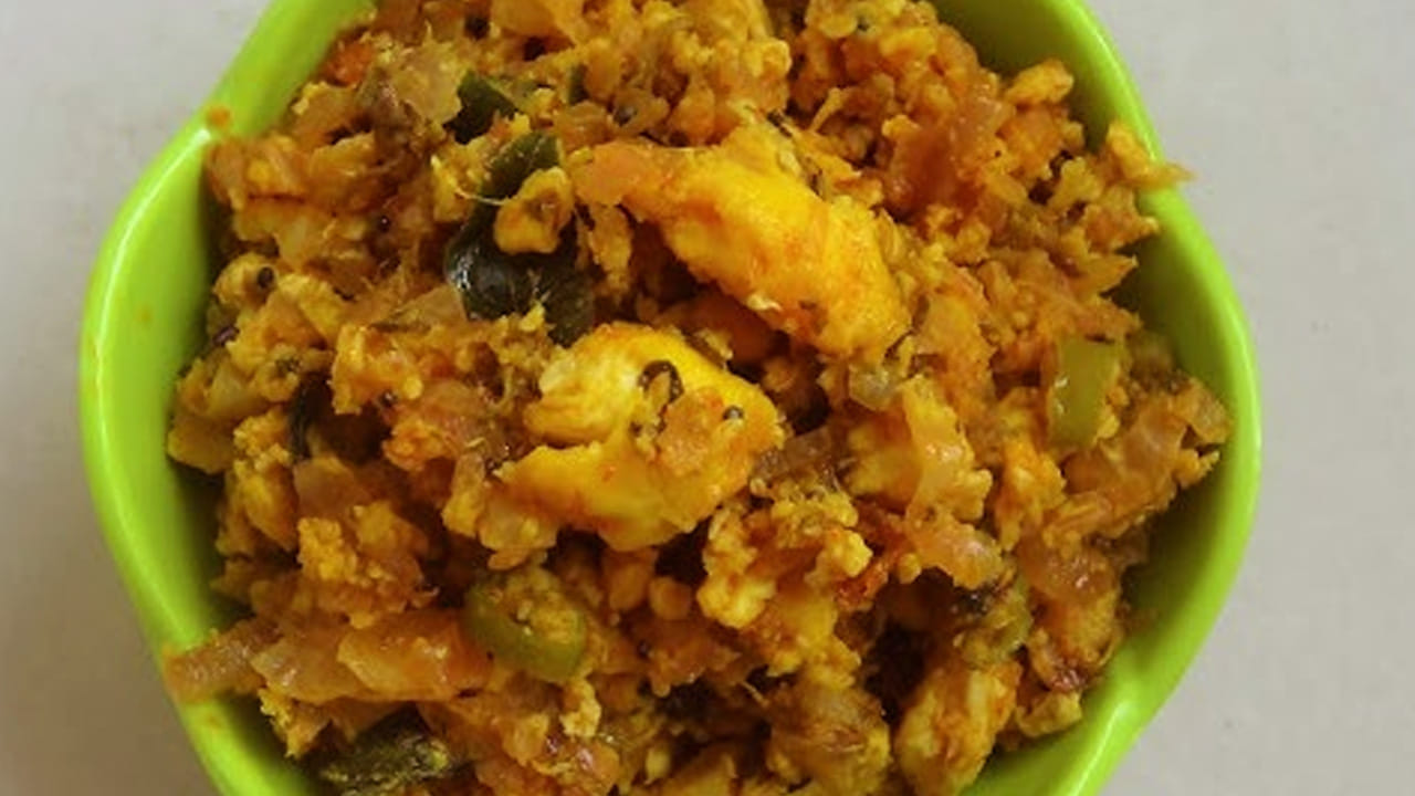 కావాల్సిన పదార్దాలు: 5 ఉడికించిన కోడిగుడ్లు, ఒక కప్పు చింత చిగురు, ఒక ఉల్లిపాయ, 4 పచ్చిమిర్చి, ఒక టేబుల్ స్పూన్ అల్లం వెల్లుల్లి పేస్ట్, ఒక టేబుల్ స్పూన్ కారం, అర టీ స్పూన్, ఒక టేబుల్ స్పూన్ ధనియాల పొడి, రుచికి తగినంత ఉప్పు, మూడు టేబుల్ స్పూన్స్ నూనె, తాలింపు గింజలు, జీలకర్ర, కరివేపాకును తీసుకోవాలి