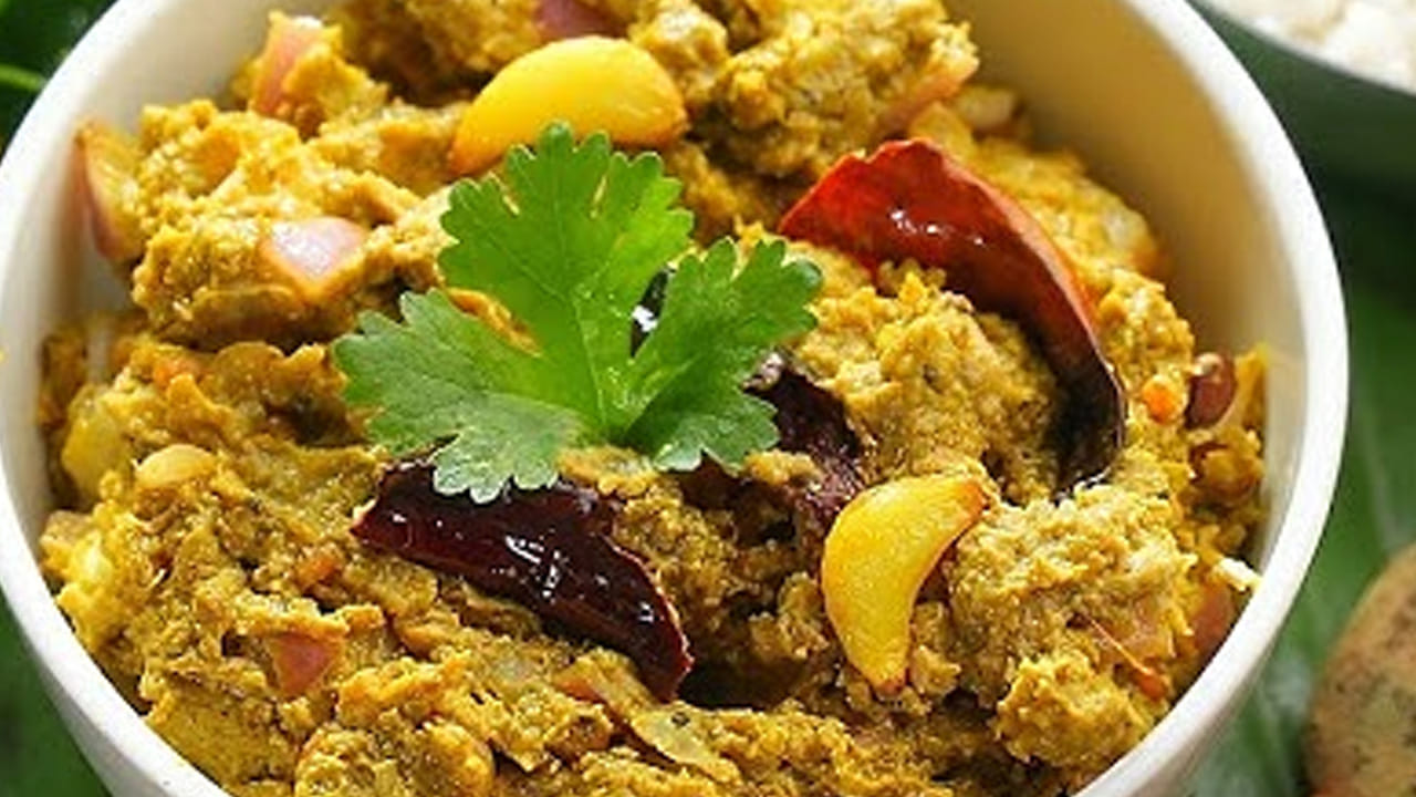 దీనిని వేడి వేడి అన్నంలో తింటే రుచి అదిరిపోతోంది. ఇంకా దీనిలో కొద్దిగా నెయ్యి వేస్తే చికెన్ మటన్ కూడా సరిపోవు. ఇంకా దీనిలో విటమిన్ సి ఎక్కువగా ఉంటుంది. రోట్లో కానీ లేదా మిక్సీలో కానీ రుబ్బుకుంటే సరిపోతోంది.