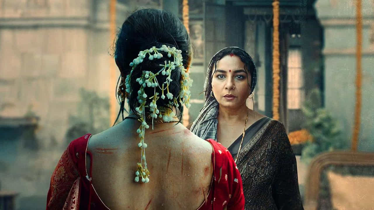 బాలీవుడ్ నటి దివ్య దత్తా ప్రధాన పాత్రలో నటించిన వెబ్ సిరీస్ చిరాయ. ఇటీవల విడుదలైన ఈ హిందీ వెబ్ సిరీస్ ఇప్పుడు జియోహాట్స్టార్లో ట్రెండింగ్ లో దూసుకుపోతుంది. ఈ చిత్రాన్ని తమిళం, తెలుగు, కన్నడ, మలయాళం వంటి భాషలలోనూ అందుబాటులో ఉంది. వైవాహిక అత్యాచారం అనే కాన్సెప్ట్ అధారంగా దీనిని తెరకెక్కించారు. వివాహం తర్వాత మహిళ సమ్మతి ముఖ్యమై విషయం అనే విషయాన్ని ఈ సిరీస్ తెలియజేస్తుంది. ప్రస్తుతం ఈ సిరీస్ ఓటీటీలో ట్రెండ్ అవుతుంది.