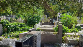 శ్మశానవాటికలో అక్రమ దందా.. పోలీసుల తనిఖీల్లో విస్తుపోయే నిజాలు..