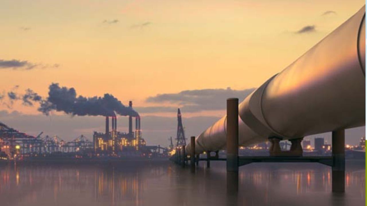 విదేశాల నుంచి చమురు దిగుమతి, దేశంలో ఉన్న గ్యాస్ నిల్వలపై  పెట్రోలియం, సహజ వాయువు మంత్రిత్వ శాఖ సంయుక్త కార్యదర్శి మాట్లాడుతూ భారత్‌కు చమురు సరఫరాలో ఎలాంటి ఇబ్బంది లేదని హర్మోజ్ జలసంధిలో సంబంధం లేని మార్గాల ద్వారా చమురును సేకరిస్తున్నామని.. హర్మోజ్ నుంచి వచ్చే దానికంటే ఎక్కకే సేకరిస్తున్నట్టు పేర్కొంది.