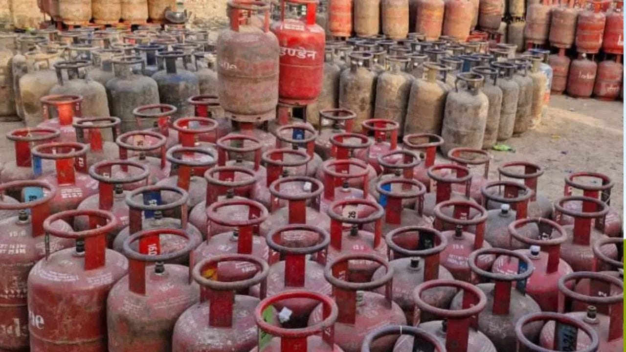ప్రభుత్వం చేపట్టి ఈ చర్యల వల్ల ప్రస్తుతం దేశంలో సుమారు 25శాతం ఎల్పీజీ నిల్వలు పెరిగాయని పేర్కొంది. కాబట్టి గ్యాస్ కొరతపై వినియోగదారులు ఎవరూ ఆందోళన చెందవద్దని.. ఇంతకు ముందులానే బుక్‌ చేసుకున్న ఒకటి, రెండ్రోజులకే గ్యాస్ గెలివరీ అవుతుందని తెలిపింది. 