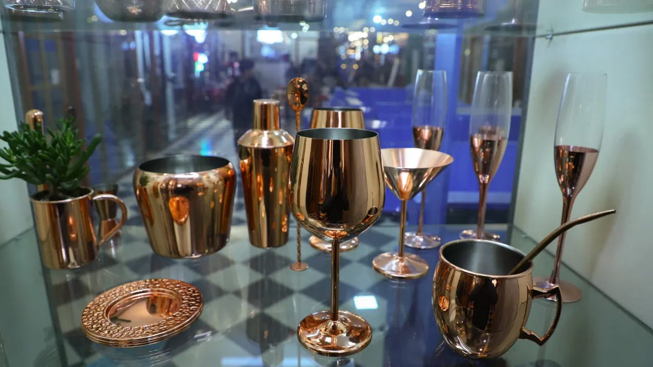 డయాబెటిస్ మందులు తీసుకునేవారు రాగి నీళ్లు తాగడం వల్ల శరీరంపై మందుల ప్రభావాలను తగ్గించవచ్చు. అలాగే డయాబెటిస్‌తో బాధపడేవారి మూత్రపిండాలు బలహీనంగా ఉంటాయి. రాగి పాత్ర నీళ్లు తాగడం వల్ల మూత్రపిండాలపై ఎక్కువ ఒత్తిడి పడుతుంది.