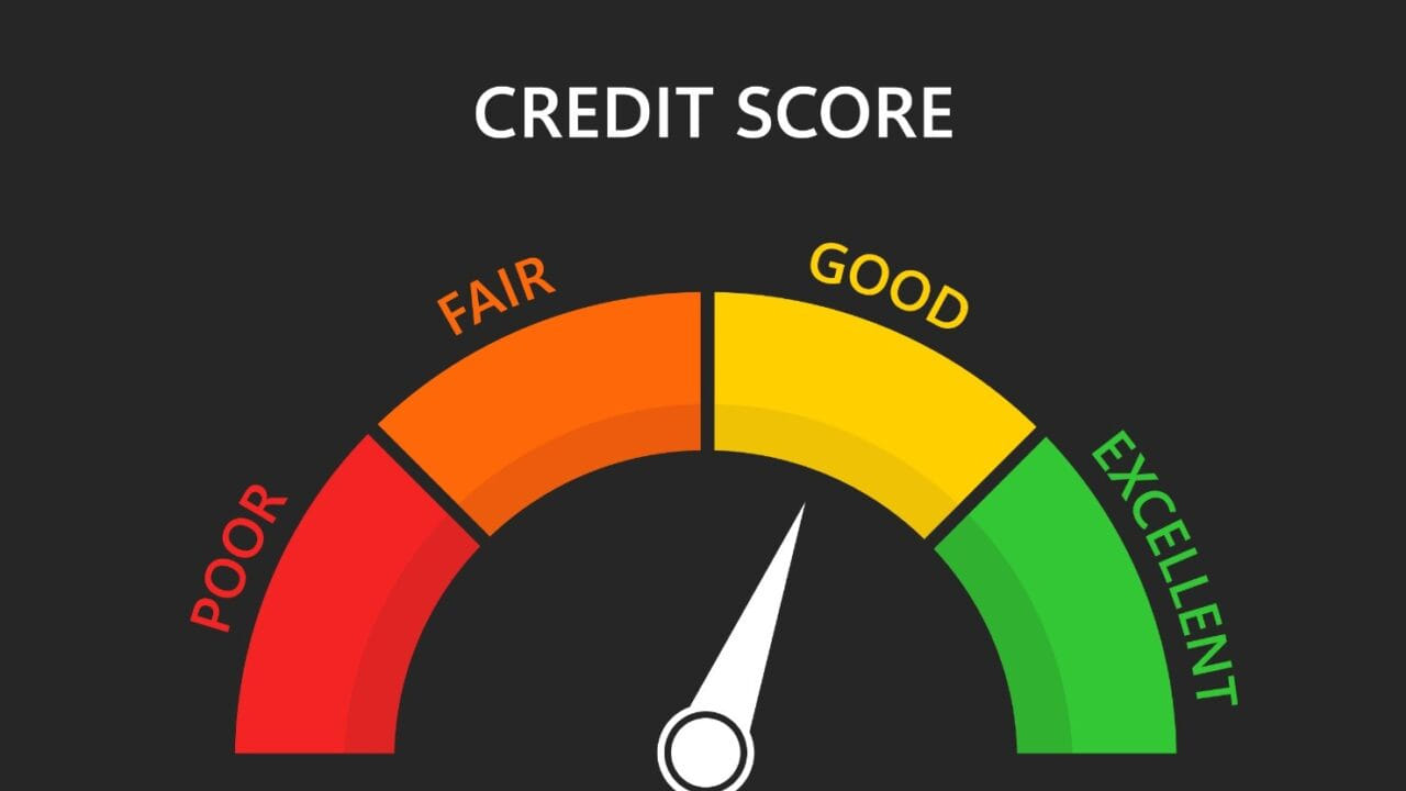 బ్యాంకు ఉద్యోగం చేసేవారు తరచూ లక్షల విలువ చేసే లావాదేవీలు చేయాల్సి ఉంటుంది. ఇక కస్టమర్ల రహస్య సమాచారం తెలుసుకోవాల్సి ఉంటుంది. దీంతో ఉద్యోగి అప్పుల్లో ఉంటే పనిపట్ల అంతికభావం ఉండదు. అంతేకాకుండా అప్పుల ఒత్తిడితో అక్రమాలకు పాల్పడే అవకాశం కూడా ఉంటుంది. దీనిని దృష్టిలో పెట్టుకుని సంస్థలు  ఉద్యోగంలోకి తీసుకోవాలంటే సిబిల్ స్కోర్ పరిశీలిస్తు్న్నాయి.
