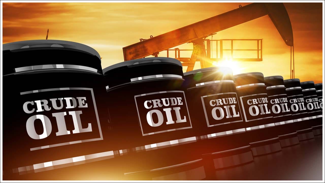  ప్రపంచంలో అత్యంత కీలకమైన చమురు రవాణా మార్గాల్లో ఒకటైన హోర్ముజ్ జలసంధి ద్వారా ప్రపంచ చమురు, లిక్విఫైడ్ నేచురల్ గ్యాస్ (LNG) సరఫరాలో పెద్ద భాగం జరుగుతుంది. ప్రస్తుతం అక్కడ భద్రతా పరిస్థితులు క్షీణించడంతో ట్యాంకర్ నౌకల రాకపోకలు గణనీయంగా తగ్గాయి. కొన్ని నౌకలు ఆ ప్రాంతాన్ని పూర్తిగా నివారిస్తున్నట్లు సమాచారం. ఇక ఎగుమతి మార్గాలు అంతరాయం కలగడంతో కొన్ని గల్ఫ్ దేశాల్లో నిల్వ ట్యాంకులు నిండిపోతున్నాయి. ఫలితంగా కొంతమంది ఉత్పత్తిదారులు ఆయిల్ వెల్స్ మూసివేయడం లేదా ఉత్పత్తి వేగాన్ని తగ్గించడం ప్రారంభించారు.