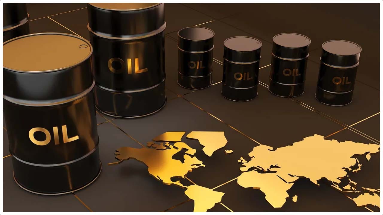  అమెరికా మాజీ అధ్యక్షుడు ట్రంప్‌ ఈ ధరల పెరుగుదలపై స్పందిస్తూ, ఇది తాత్కాలికమని పేర్కొన్నారు. ఇరాన్ అణు ప్రమాదాన్ని ఎదుర్కొనే ప్రక్రియలో ఈ తాత్కాలిక ధరల పెరుగుదల ప్రపంచ భద్రత కోసం చెల్లించాల్సిన చిన్న మూల్యమని ఆయన తన సోషల్ మీడియా వేదికలో తెలిపారు. “ఇరాన్ అణు ముప్పు పూర్తిగా తొలగిన తర్వాత చమురు ధరలు త్వరగా తగ్గిపోతాయి. ప్రపంచ భద్రత కోసం ఇది చిన్న ధర మాత్రమే” అని వ్యాఖ్యానించారు.