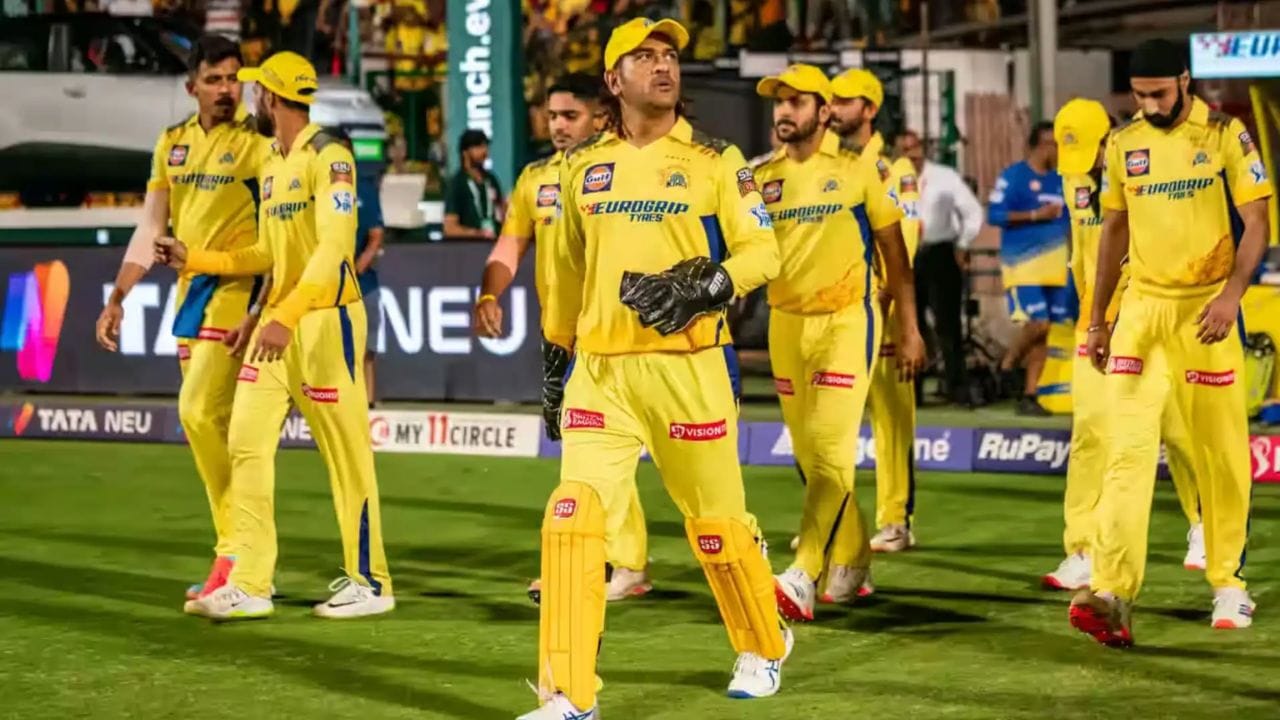 ఇక మిడిలార్డర్ గురించి మాట్లాడితే డెవాల్డ్ బ్రెవిస్, శివమ్ దూబే, వెటరన్ ఆటగాడు మహేంద్ర సింగ్ ధోనీలతో బలోపేతం చేశారు. ఆసక్తికరంగా, రూ. 14.20 కోట్లు పలికిన మరో 20 ఏళ్ల యువ ఆల్ రౌండర్ ప్రశాంత్ వీర్‌కు శ్రీకాంత్ తన జట్టులో చోటు ఇచ్చారు. బౌలింగ్ విభాగంలో మ్యాట్ హెన్రీ, ఖలీల్ అహ్మద్ వేగపు బాధ్యతలు చేపట్టగా, గత సీజన్‌లో 24 వికెట్లతో మెరిసిన అఫ్గాన్ స్పిన్నర్ నూర్ అహ్మద్ ప్రధాన స్పిన్నర్‌గా ఎంపికయ్యాడు.