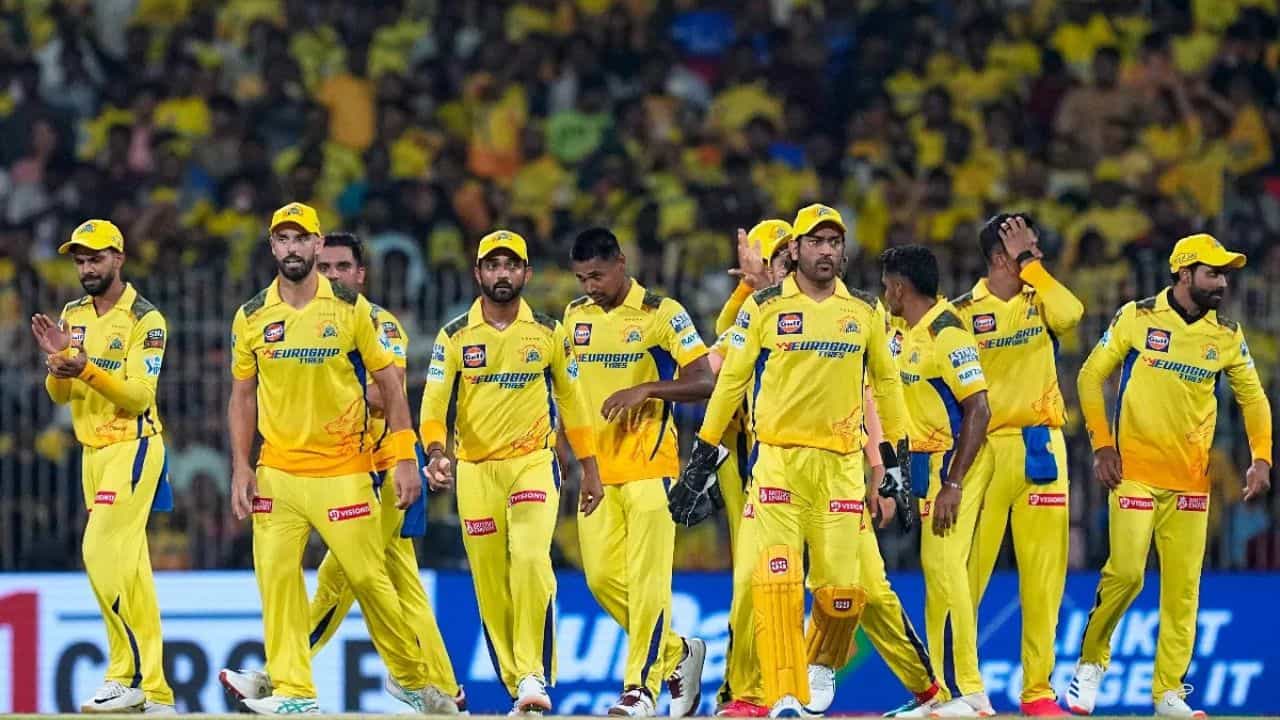 చెన్నై సూపర్ కింగ్స్ – తుది జట్టు అంచనా (Predicted XI): రుతురాజ్ గైక్వాడ్ (కెప్టెన్), సంజూ శాంసన్ (వికెట్ కీపర్), డెవాల్డ్ బ్రెవిస్, శివం దూబే, సర్ఫరాజ్ ఖాన్, ప్రశాంత్ వీర్, ఎంఎస్ ధోనీ, రాహుల్ చాహర్, మ్యాట్ హెన్రీ, ఖలీల్ అహ్మద్, అఖీల్ హోసేన్.