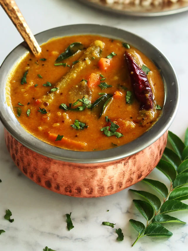 కూరలో కరివేపాకు తాపీగా తీసి పక్కన పెట్టేస్తున్నారా? కాస్త ఆగండి