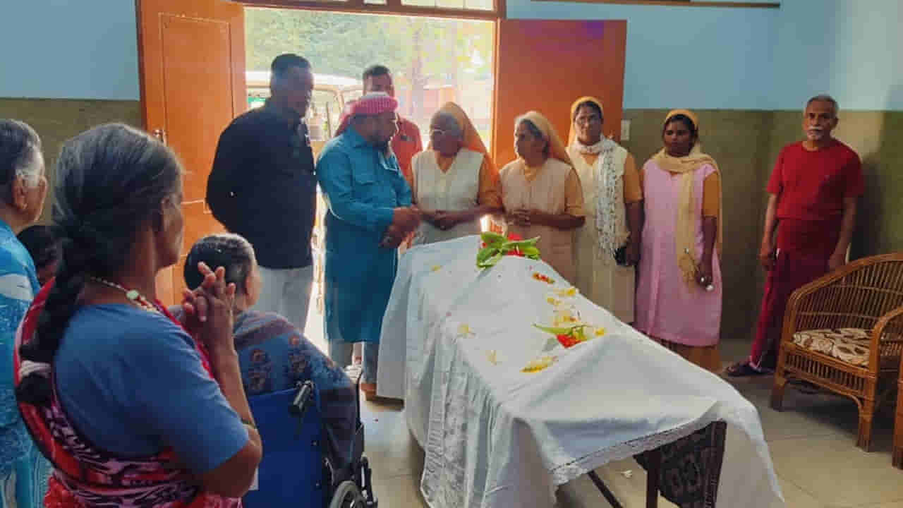 Andhra: ఆయన హిందూ.. ఆశ్రమం నడిపేది క్రిస్టియన్స్.. అంత్యక్రియలు చేసింది ముస్లింలు