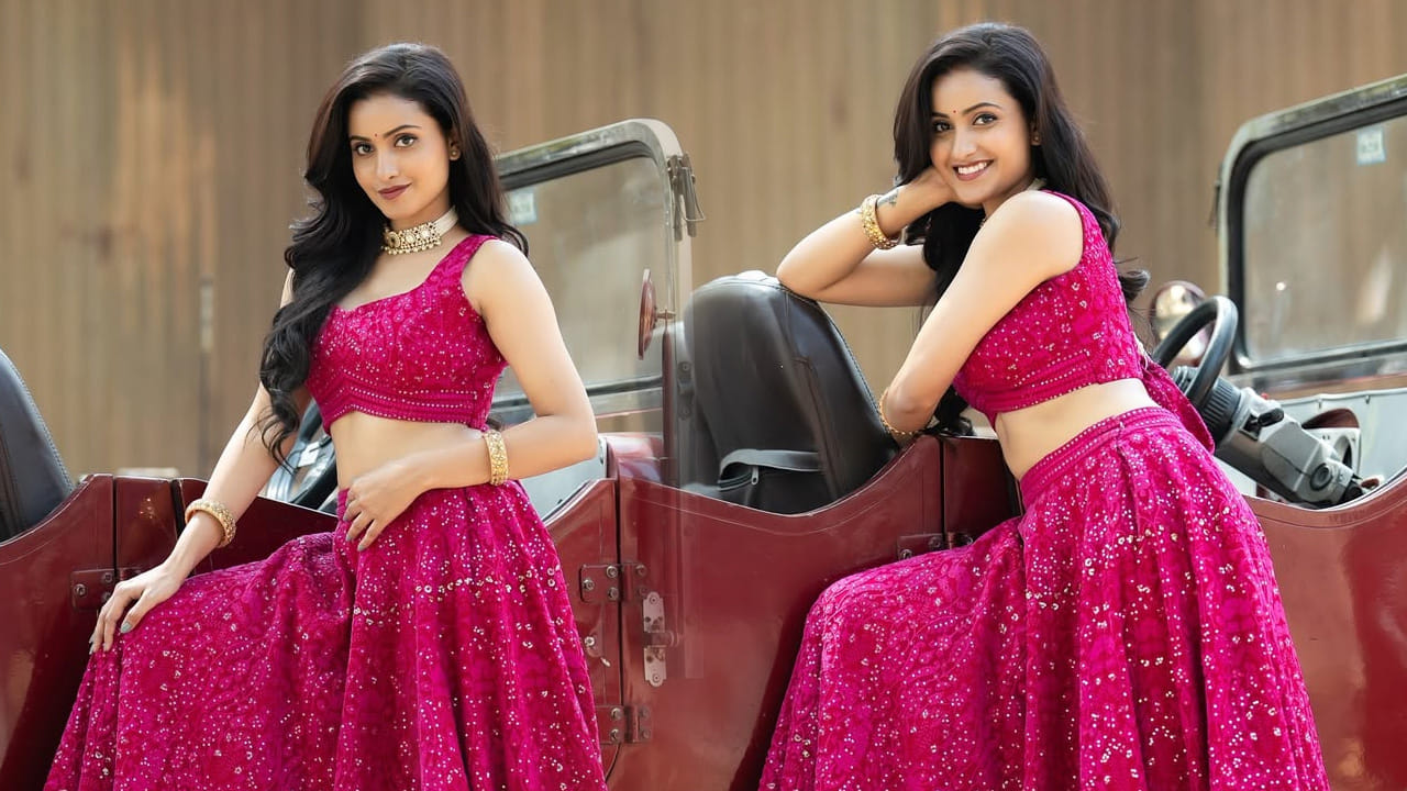 తక్కువ సమయంలోనే తనకంటూ మంచి గుర్తింపు తెచ్చుకున్న ఈ ముద్దుగుమ్మ.. ఇప్పుడు కథానాయికగా మారిన సంగతి తెలిసిందే. జబర్దస్త్, డీ షోలలో యాంకర్ గా మెరిసిన దీపికా.. ఆ తర్వాత వాంటెడ్ పండుగాడు సినిమాతో హీరోయిన్ గా ఎంట్రీ ఇచ్చింది.