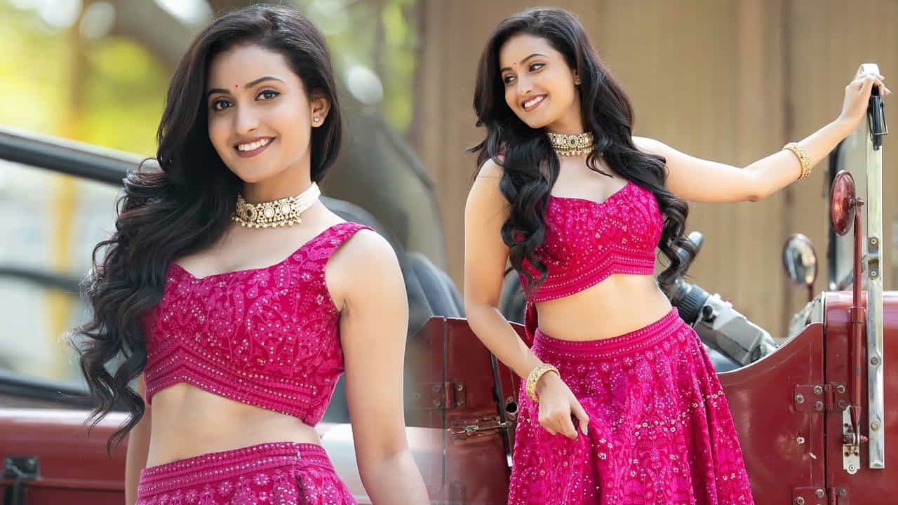 ఈ సినిమాతోపాటు యాంకర్ ప్రదీప్ మాచిరాజుతో కలిసి అక్కడ అమ్మాయి ఇక్కడ అబ్బాయి సినిమాలోనూ నటించింది. అయితే ఈ రెండు చిత్రాలు పెద్దగా ఆడలేదు. అందం, అభినయంతో ప్రేక్షకుల హృదయాల్లో చోటు సంపాదించుకుంది. ఈ అమ్మడు నెట్టింట చాలా యాక్టివ్.