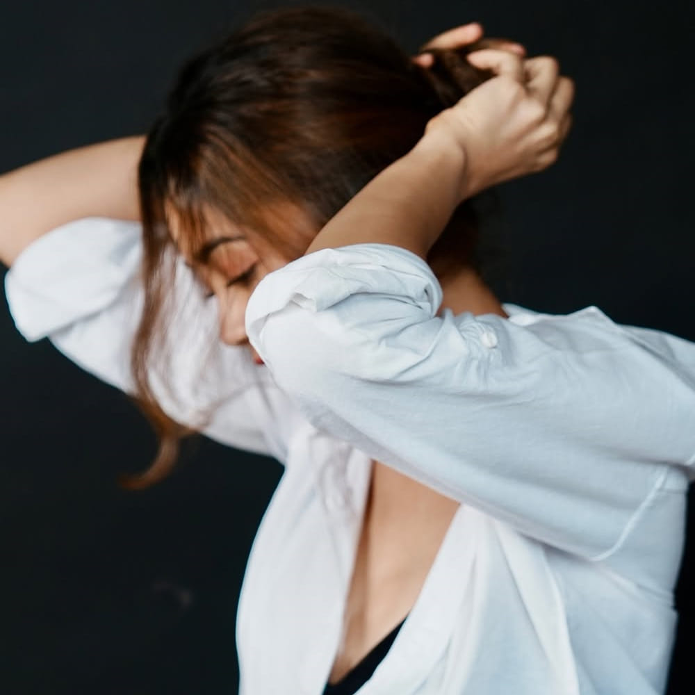 ఆమె మరెవరో కాదు..  దిగంగన సూర్య వంశీ. బాలీవుడ్ బుల్లితెరపై పలు సీరియల్స్ చేసింది. చైల్డ్ ఆర్టిస్టుగా అడుగుపెట్టిన ఈ ముద్దుగుమ్మ ఆ తర్వాత కథానాయికగా అలరించింది. హిప్పీ సినిమాతో నటిగా తెరంగేట్రం చేసింది. కానీ ఆ సినిమా డిజాస్టర్ అయ్యింది. 