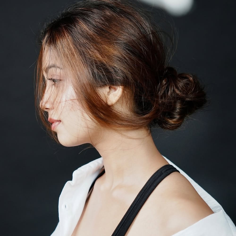 అలాగే నెట్టింట నిత్యం గ్లామరస్ ఫోటోస్ షేర్ చేస్తూ సందడి చేస్తుంది. తాజాగా ఈ అమ్మడు షేర్ చేసిన ఫోటోస్ ఆకట్టుకుంటున్నాయి. ఈ బ్యూటీకి 1 మిలియన్ కు పైగా ఫాలోవర్స్ ఉన్నారు. ప్రస్తుతం  దిగంగన సూర్య వంశీ షేర్ చేసిన గ్లామరస్ ఫోటోస్ కట్టిపడేస్తున్నాయి. 