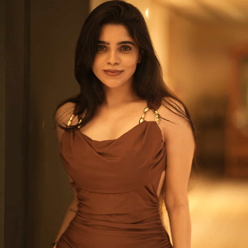 సహనటుడు సుధీర్‌తో కలిసి "గోట్" సినిమాలో నటించిన అనుభవం చాలా సరదాగా ఉందని దివ్య భారతి పంచుకున్నారు. సినిమా మొత్తం కామెడీగా ఉండటంతో, సెట్స్‌లో వాతావరణం ఆహ్లాదకరంగా ఉండేదని ఆమె తెలిపారు. ప్రారంభంలో భాష తెలియకపోయినా, యూనిట్ సభ్యులు తనకు ఎప్పుడూ కొత్త పరిశ్రమలో ఉన్న భావన కలిగించలేదని ఆమె ప్రశంసించారు. షూటింగ్ ఎక్కువగా హైదరాబాద్‌తో పాటు ఒక గ్రామంలో జరిగిందని, అక్కడి కారం ఎక్కువగా ఉన్న ఆహారం, విభిన్న సంస్కృతులు తనకు కొత్త అనుభూతిని కలిగించాయని చెప్పారు.