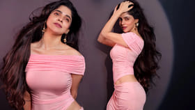 కుర్రాళ్లను ఉక్కిరిబిక్కిరి చేస్తున్న దివ్య భారతి