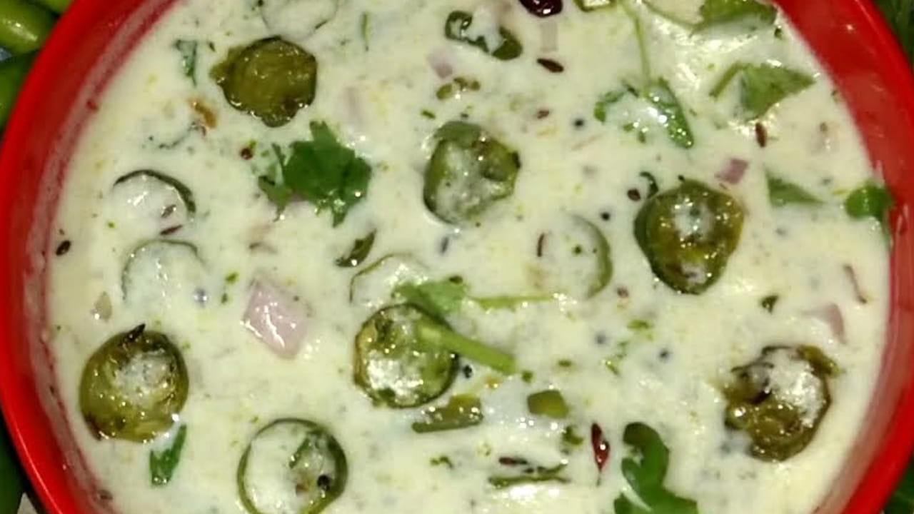 ముందుగా దొండకాయలను తీసుకుని బాగా క్లీన్ చేసి, చిన్న చిన్న ముక్కలుగా కట్ చేసుకుని ఒక గిన్నె లోకి తీసుకోవాలి.
వీటిని ఫ్యాన్ కింద ఎక్కువ సేపు ఆరబెడితే పెరుగు పచ్చడి టేస్టీగా ఉంటుంది. కాబట్టి, మీరు కూడా ఈ టిప్ ఫాలో అవ్వండి.