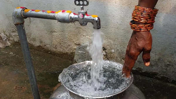 Hyderabad: హైదరాబాద్ వాసులకు బిగ్ అలర్ట్.. ఇక తాగునీటిని వృథా చేస్తే భారీగా జరిమానా..!