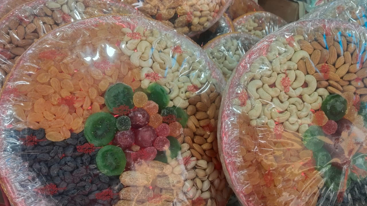 ప్రస్తుత సంక్షోభం కారణంగా ఇరాన్ నుండి సరఫరా నిలిచిపోయింది, దీనివల్ల పిస్తా ధరలు పెరిగాయి. పశ్చిమగోదావరి జిల్లా తణుకులో హోల్ సెల్ వ్యాపారులు ఇప్పటికే ధరలను పెంచారు. రానున్న వారాల్లో మరింతగా ధరలు పెరిగే అవకాశం ఉందని చెబుతున్నారు.