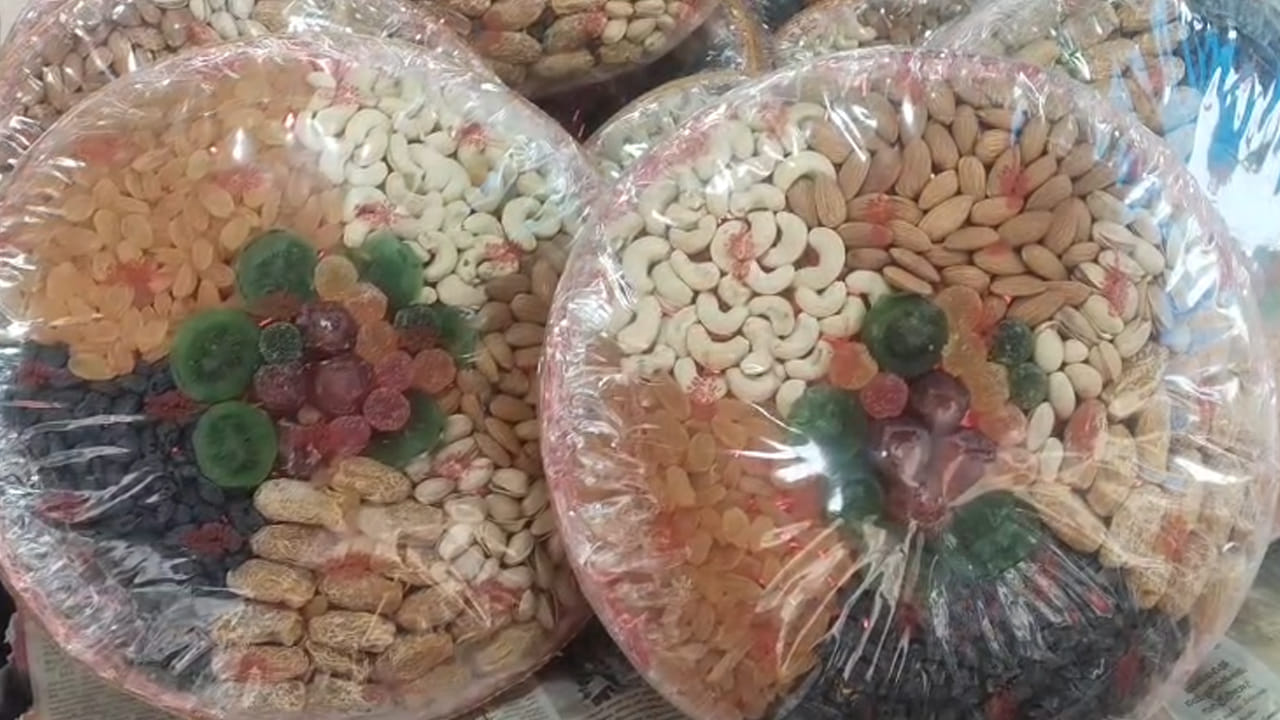 ఇరాన్లోని బందర్ అబ్బాస్ , చబహార్ ఓడరేవులు యుద్ధం కారణంగా మూసివేయబడటంతో అక్కడి నుండి జరిగే ఎగుమతులు పూర్తిగా నిలిచిపోయాయి. ఓడరేవులు మూతపడటంతో డ్రై ఫ్రూట్స్ స్టాక్ నిలిచిపోయింది ఇవి భారతదేశానికి సముద్ర మార్గం ద్వారానే వస్తాయని వ్యాపారులు చెబుతున్నారు. మరోవైపు ఇప్పటికే భారత్, పాకిస్థాన్ మధ్య నెలకొన్న ఉద్రిక్తతల కారణంగా ఆఫ్ఘనిస్థాన్ నుండి రావాల్సిన సరుకుపై కూడా ప్రభావం పడింది.