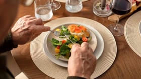 నిద్రకు ముందు తినడం ఆపితే గుండె పదిలం..