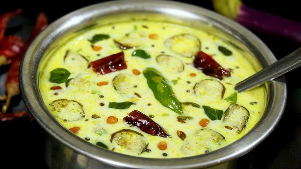 ప్రతి ముక్కకు కారం, ఉప్పు మంచిగా పట్టేలా చూసుకోవాలి. ఇప్పుడు వీటిని దాదాపు పది నుంచి పదిహేను నిమిషాల వరకు పక్కన పెట్టుకోవాలి. దీని వలన కారం, ఉప్పు, ముక్కలకు మంచిగా పట్టి, వేయించే సమయంలో త్వరగా వేగిపోతాయి.