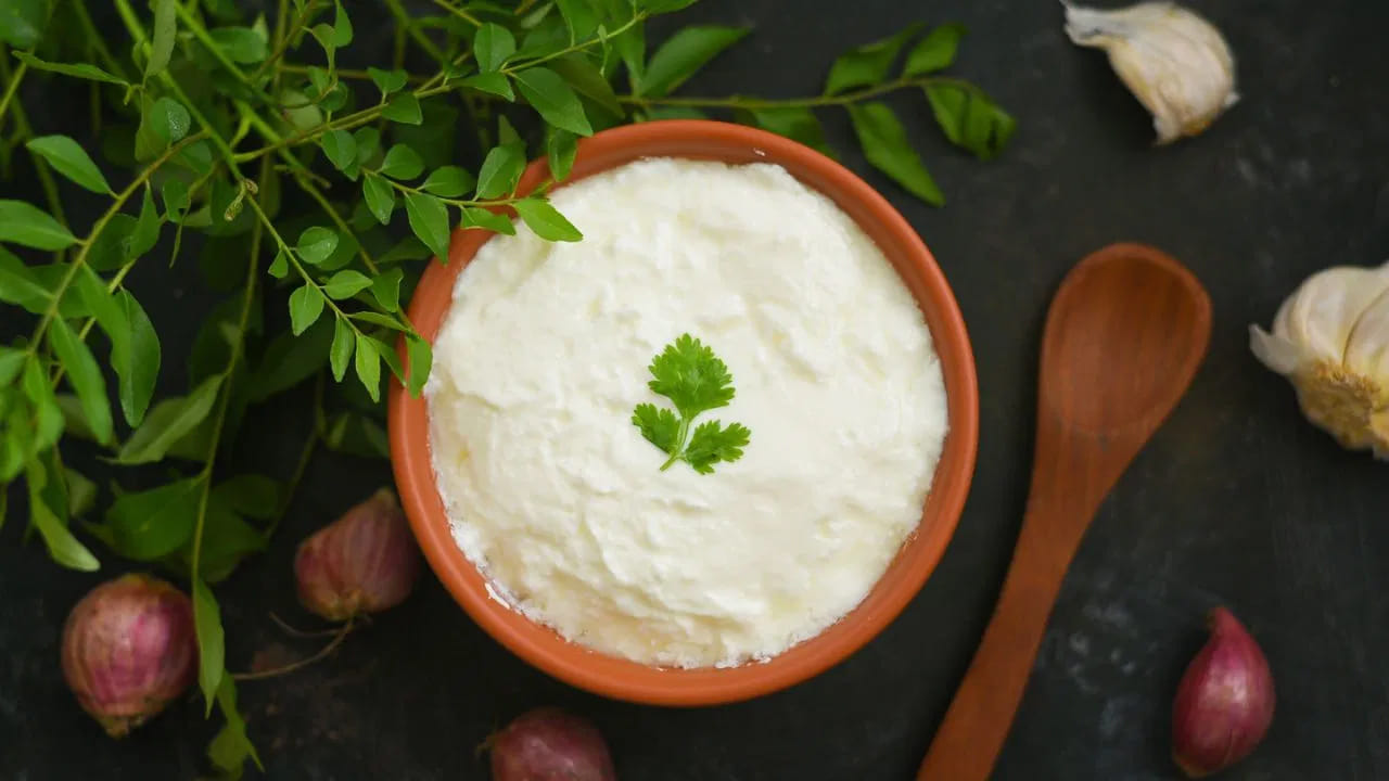 Benefits Of Eating Curd And Jaggery