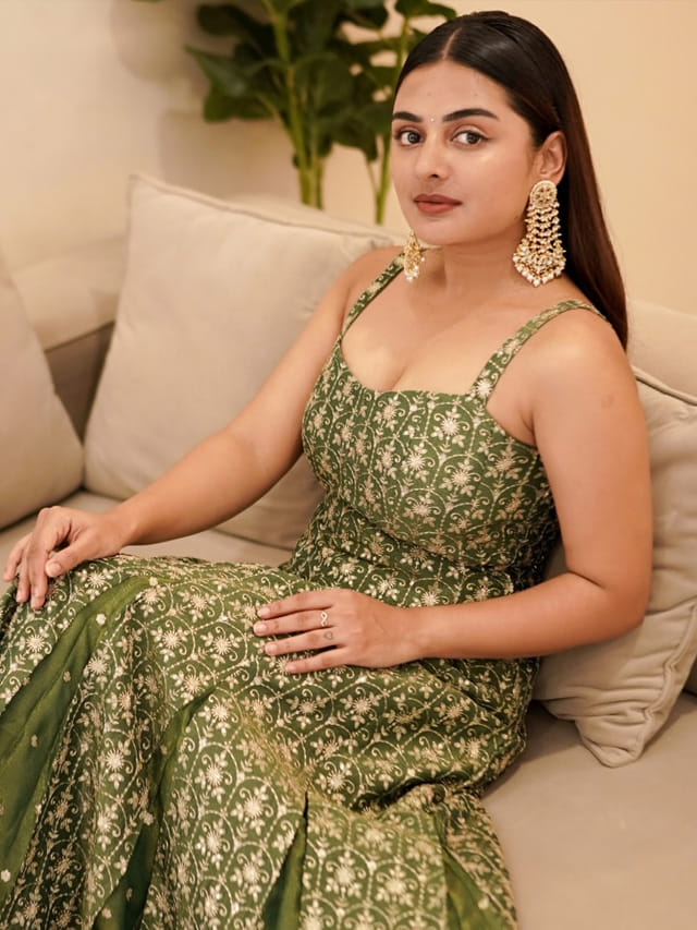 దృశ్యం పాప అందాల అరాచకం.. గ్లామర్‏తో చంపేస్తోన్న వయ్యారి..