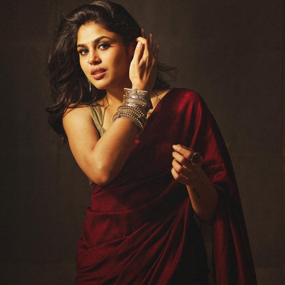 సింహ హీరోగా నటించిన మత్తువదలరా 2 సినిమా ఒక్కటి కాస్త పర్లేదు అనిపించుకుంది. కానీ ఆతర్వాత మళ్లీ ఫ్లాప్స్ పలకరించాయి. చివరిగా ఈ అమ్మడు గుర్రం పాపిరెడ్డి అనే సినిమాలో నటించింది. ఇక ఇప్పుడు రూటు మార్చి మాస్ పాత్రతో ఆకట్టుకోనుంది.