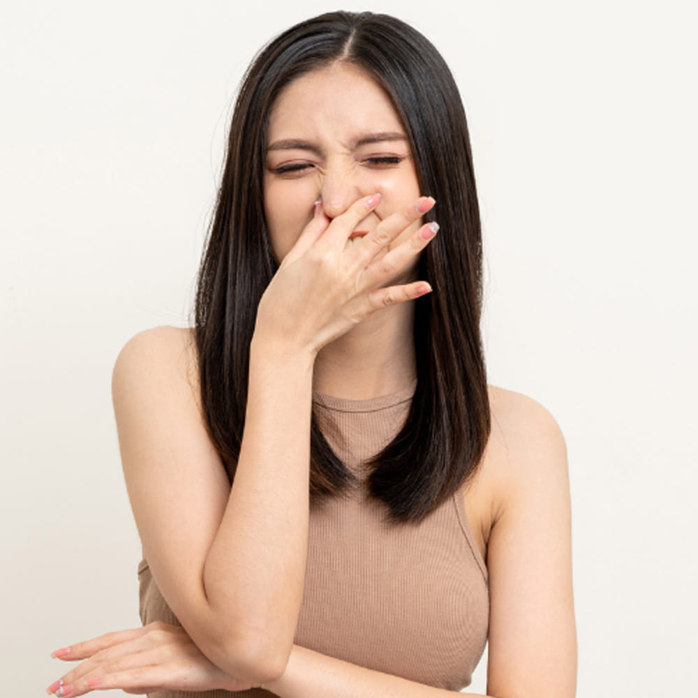 భోజనం చేసిన వెంటనే మలవిసర్జనకు వెళ్లడం అనేది ఇరిటబుల్ బౌల్ సిండ్రోమ్ (IBS) లక్షణం కావచ్చని వైద్య నిపుణులు తెలుపుతున్నారు. ఇది చిన్నపిల్లలలో పాలు తాగిన వెంటనే మలవిసర్జన చేసే గ్యాస్ట్రోకోలిక్ రిఫ్లెక్స్ లాంటిదని, పెద్దలలో ఇది ఒత్తిడి, ఆందోళన, తక్కువ శారీరక శ్రమ వంటి వాటి వల్ల వస్తుందట. ఐబీఎస్ అనేది మెంటల్ స్ట్రెస్ వల్ల వచ్చే సమస్య అని, పరీక్షలలో సాధారణంగా ఎటువంటి లోపాలు కనిపించవని, దీనికి మానసిక ఒత్తిడిని తగ్గించుకోవడమే ప్రధాన పరిష్కారమట.