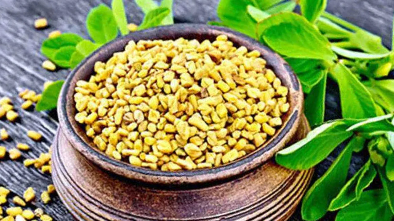 మెంతులు కొలెస్ట్రాల్ స్థాయిలను తగ్గించి, గుండె సంబంధిత వ్యాధుల ప్రమాదాన్ని తగ్గిస్తాయి. ఫైబర్ ఎక్కువగా ఉండడం వల్ల చెడు కొలెస్ట్రాల్ (LDL) ను తగ్గించి, మంచి కొలెస్ట్రాల్ (HDL) ను పెంచడంలో సహాయపడతాయి. గుండె సంబంధిత సమస్యలు ఉన్నవారు తమ ఆహారంలో మెంతులను చేర్చడం ద్వారా దీర్ఘకాలిక లాభాలను పొందవచ్చు.