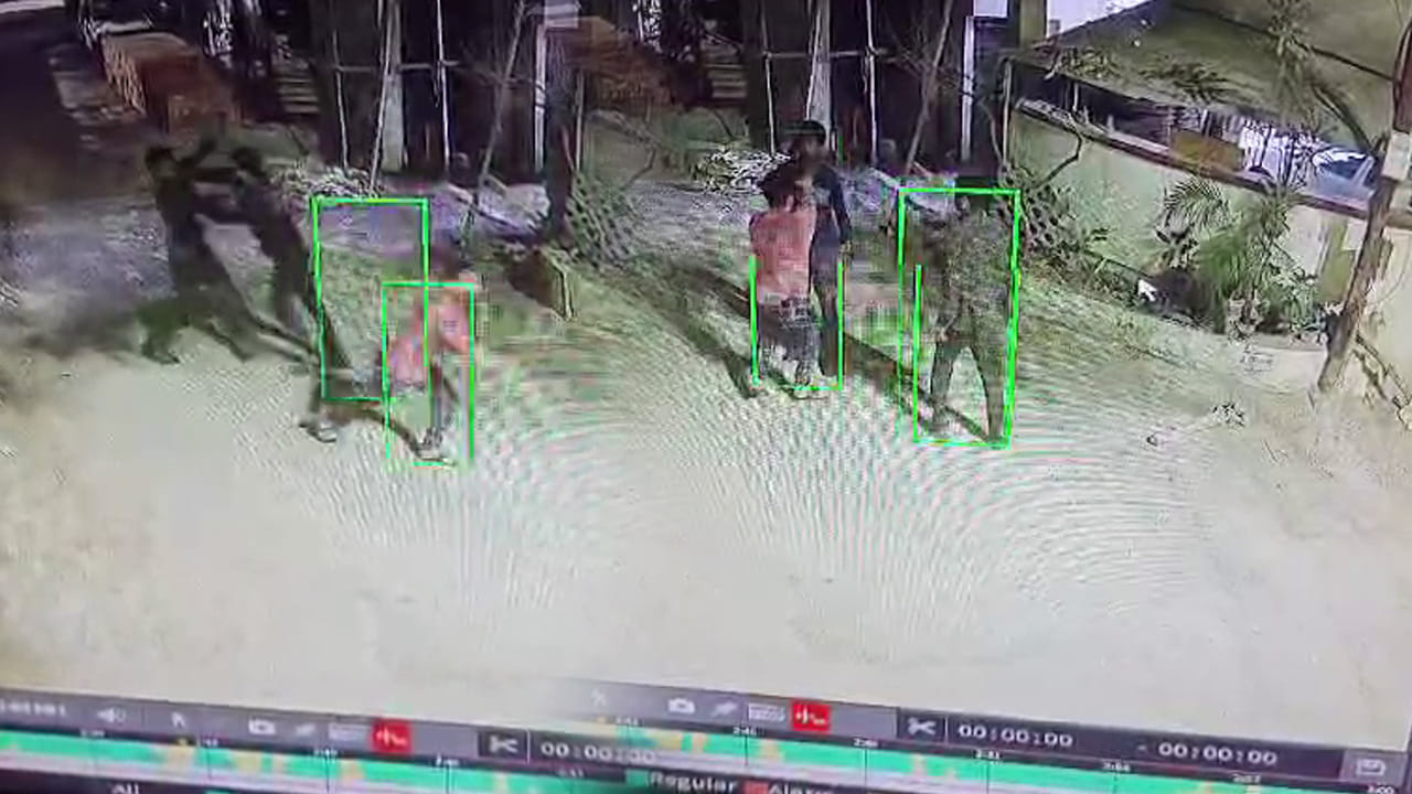 ఎన్ని గుండెలురా వీళ్లవి.! ఏకంగా పోలీసులతోనే ఫైట్‌కి దిగారు.. కట్ చేస్తే