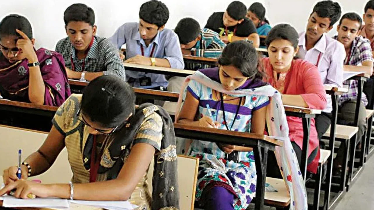 Telangana: విద్యార్థులకు సర్కార్ అదిరిపోయే గుడ్ న్యూస్.. నెలకు రూ.2వేలు.. ఫ్రీగా భోజనం..