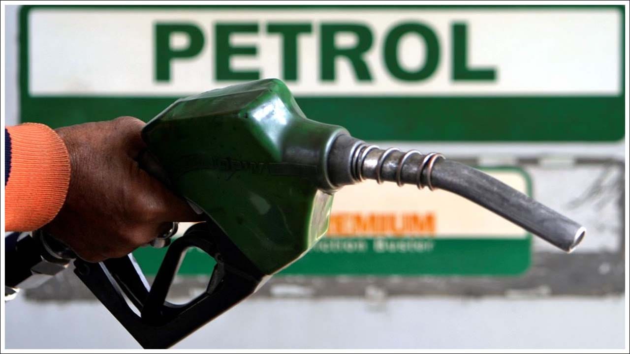  భారతదేశం విమాన ఇంధన ఉత్పత్తిదారు, ఎగుమతిదారు అని అధికారులు కూడా పేర్కొన్నారు. అందువల్ల ATF (ఏవియేషన్ టర్బైన్ ఇంధనం) గురించి ఆందోళన చెందాల్సిన అవసరం లేదు. కొనసాగుతున్న భౌగోళిక రాజకీయ ఉద్రిక్తతల సమయంలో ఇంధన సరఫరాలను నిర్వహించడానికి భారతదేశం అనేక ఇతర దేశాల కంటే బలమైన స్థితిలో ఉందని వర్గాలు పేర్కొన్నాయి. అనేక ఇతర దేశాలు నిల్వలను సేకరించడానికి భారతదేశాన్ని కూడా సంప్రదించాయి.