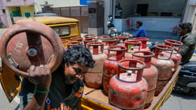 గ్యాస్ బుకింగ్స్‌పై కేంద్రం నుంచి కీలక ప్రకటన.. కొత్త డెసిషన్