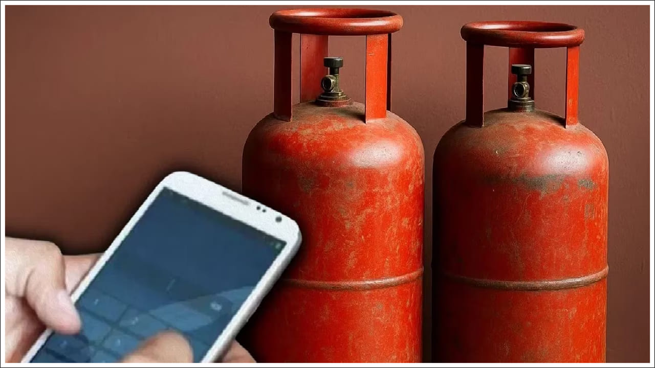 బుకింగ్ వ్యవధిలో కూడా ఒక ముఖ్యమైన మార్పు జరిగింది. దీని గురించి ప్రతి వినియోగదారుడు తెలుసుకోవాలి. ఇంతకుముందు, రెండు సిలిండర్లను బుక్ చేసుకోవడానికి మధ్య 21 రోజుల వ్యవధి ఉండేది. దానిని ఇప్పుడు 25 రోజులకు పెంచారు. అంటే మీరు ఒకసారి ఒక సిలిండర్ను బుక్ చేసుకున్న తర్వాత రెండవ బుకింగ్ కోసం కనీసం 25 రోజులు వేచి ఉండాలి. గ్యాస్ను నిల్వ చేయడాన్ని నివారించడం, అవసరమైన కుటుంబాలకు సరఫరా సమానంగా అందేలా చూడటమే ఈ నిర్ణయం వెనుక ఉన్న ప్రధాన ఉద్దేశ్యం.