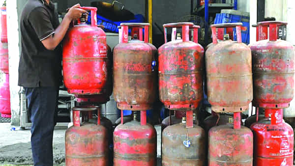 Gas Shortage: గ్యాస్ కొరతపై కేంద్రం మరో కీలక అప్డేట్.. 24 గంటల పాటు సరఫరా.. ఆందోళన లేనట్లే..