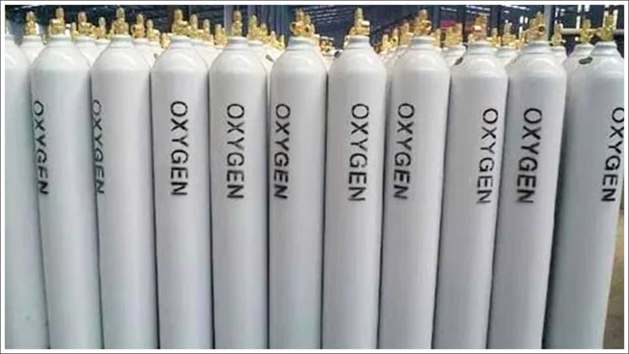 తెలుపు రంగు సిలిండర్ (White Cylinder): తెలుపు రంగు సిలిండర్లు వైద్య రంగానికి సంబంధించినవి. వీటిలో సాధారణంగా ఆక్సిజన్ నిల్వ చేస్తారు. ఆసుపత్రులు, వైద్య కేంద్రాల్లో వీటిని ఉపయోగిస్తారు. ఈ సిలిండర్ల వినియోగంపై కఠిన నియమాలు ఉంటాయి. వీటిని వంట కోసం ఎట్టి పరిస్థితుల్లోనూ ఉపయోగించరాదు.